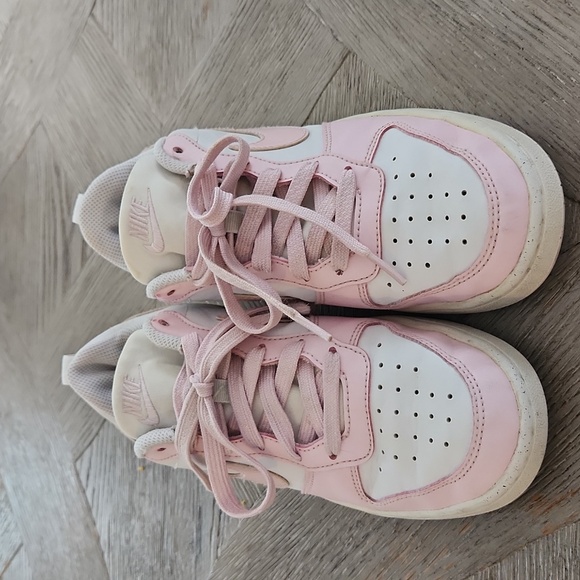 Nike Kids Shoes in White and Pink - Picture 3 of 7